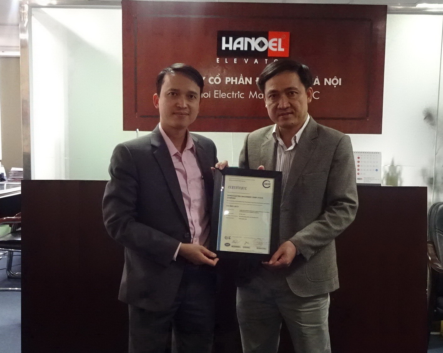 1 Dien may Hanoel nhan chung chi ISO 9001 2015 TOPMAN tu van Hanoel   Nhà thầu lắp đặt thang máy đầu tiên nhận chứng chỉ ISO 9001:2015